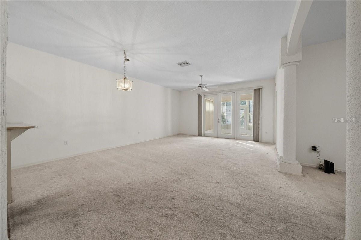 6818 E QUEENSBURY LN