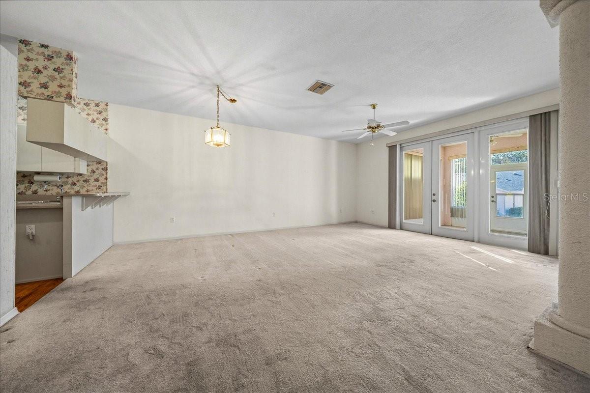 6818 E QUEENSBURY LN