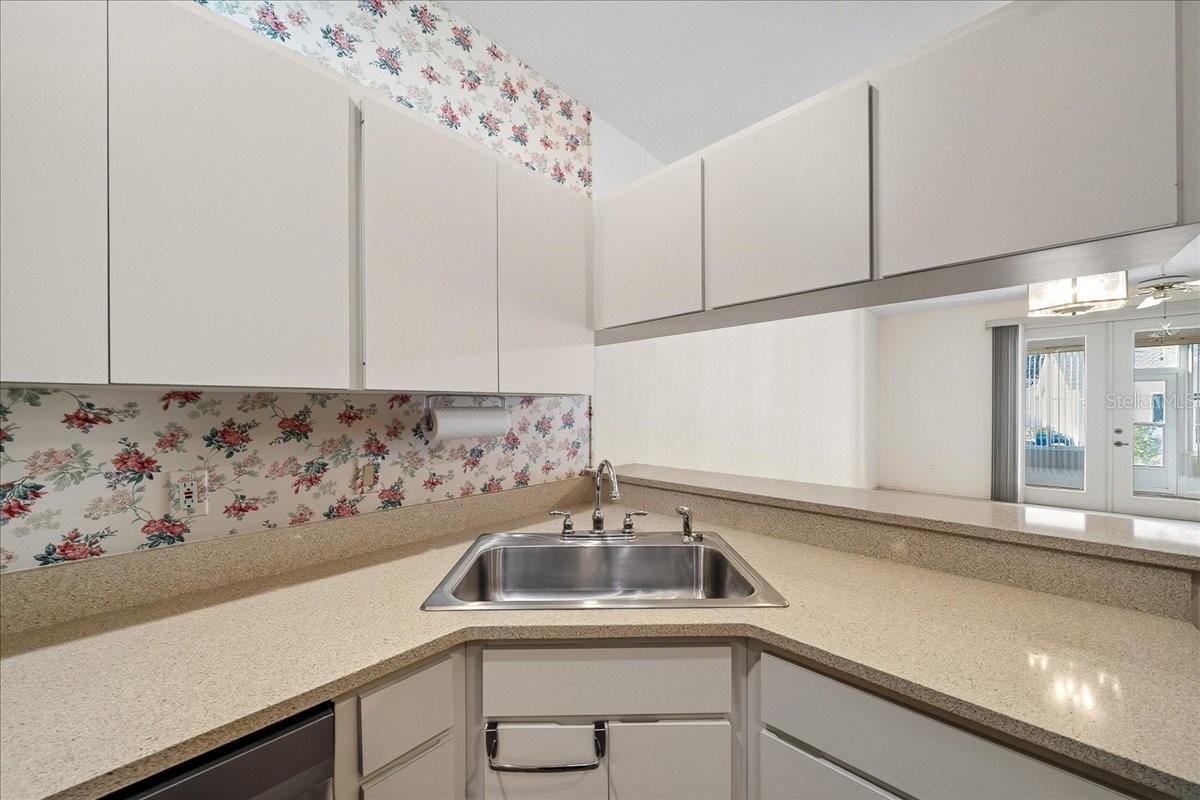 6818 E QUEENSBURY LN