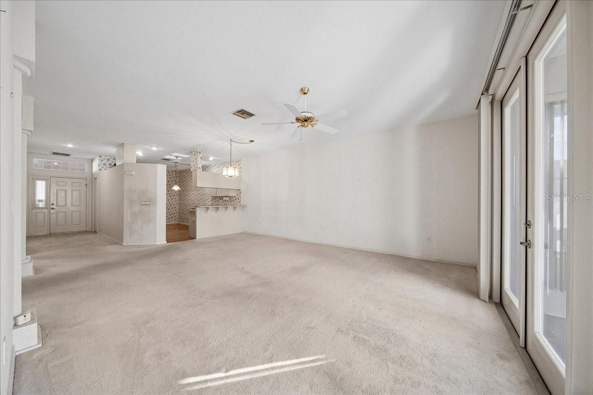 6818 E QUEENSBURY LN