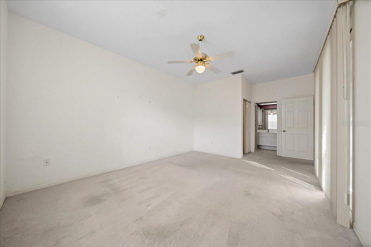 6818 E QUEENSBURY LN