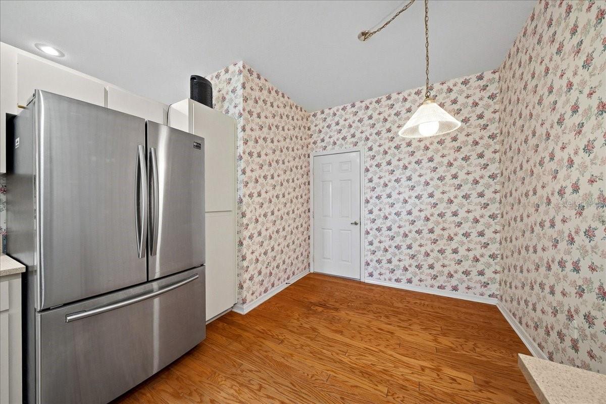 6818 E QUEENSBURY LN