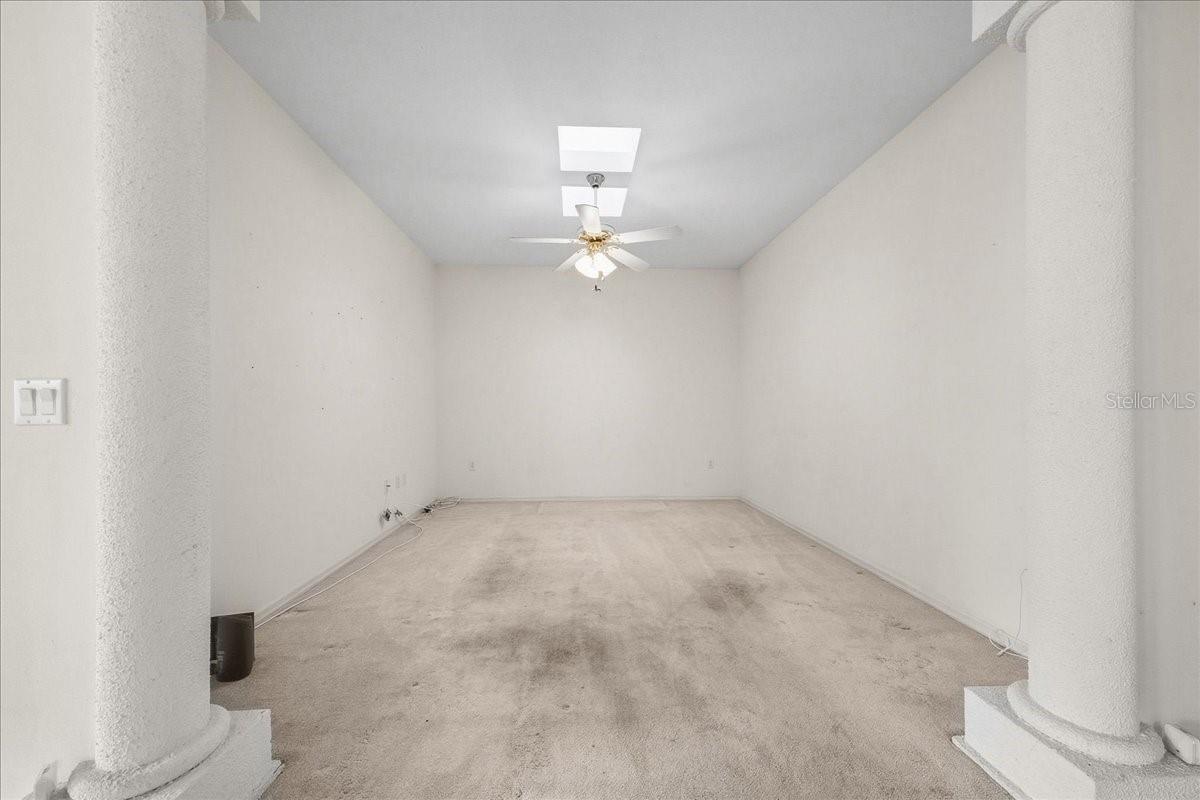 6818 E QUEENSBURY LN