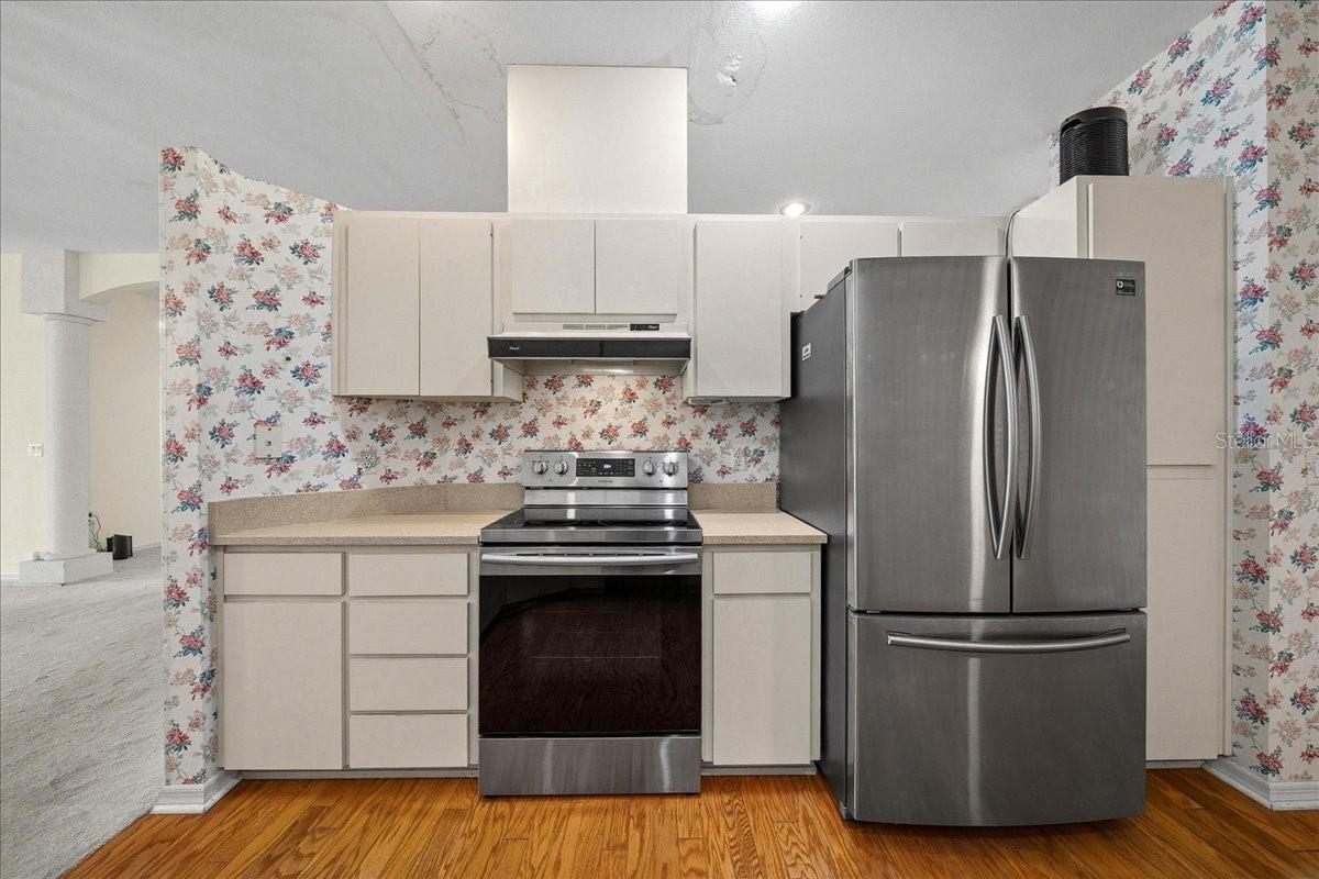 6818 E QUEENSBURY LN