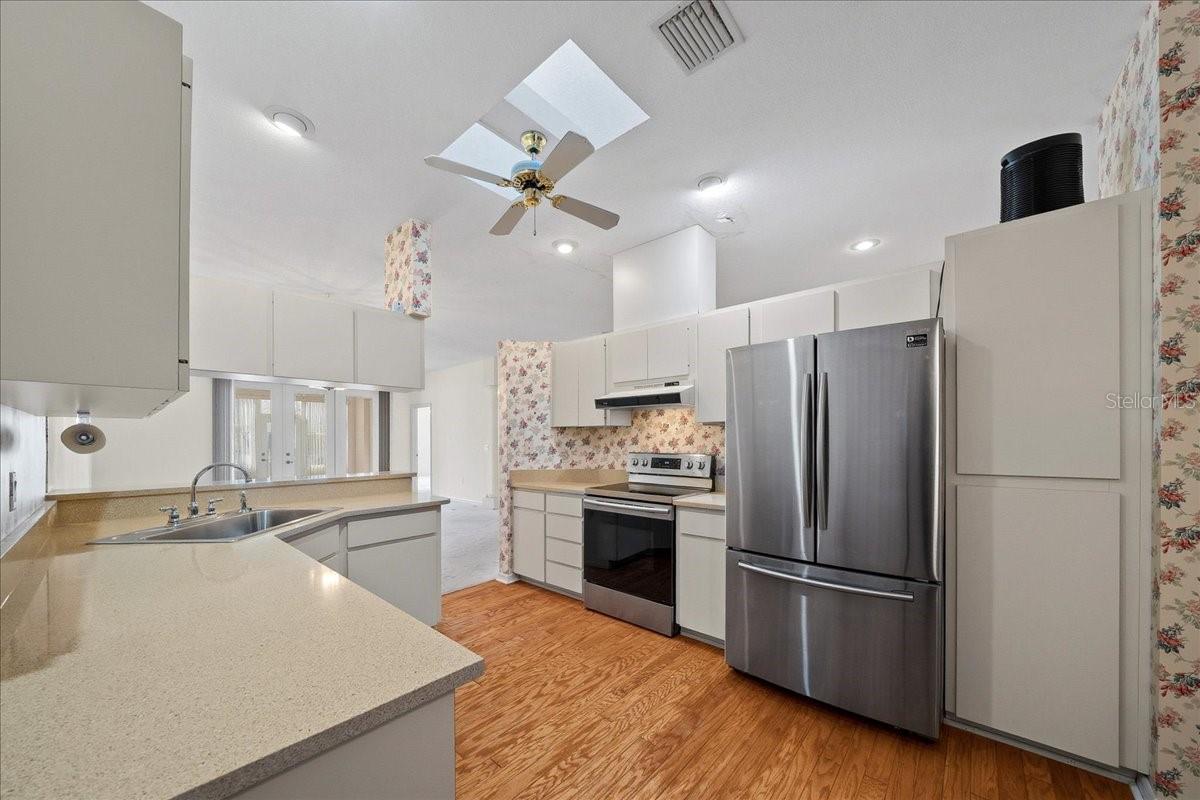 6818 E QUEENSBURY LN