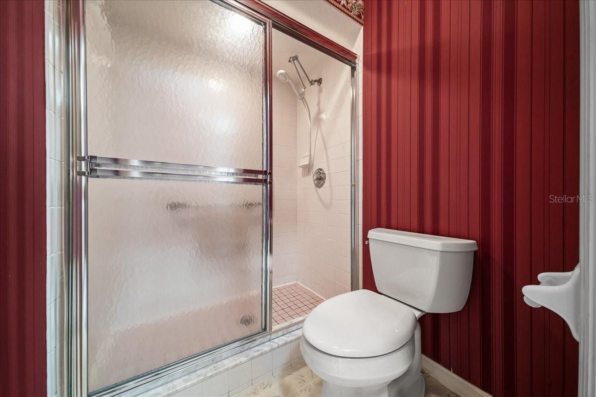 6818 E QUEENSBURY LN