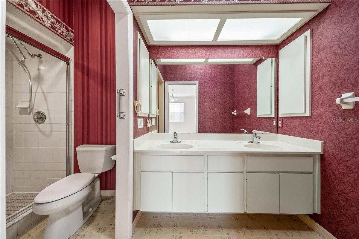 6818 E QUEENSBURY LN