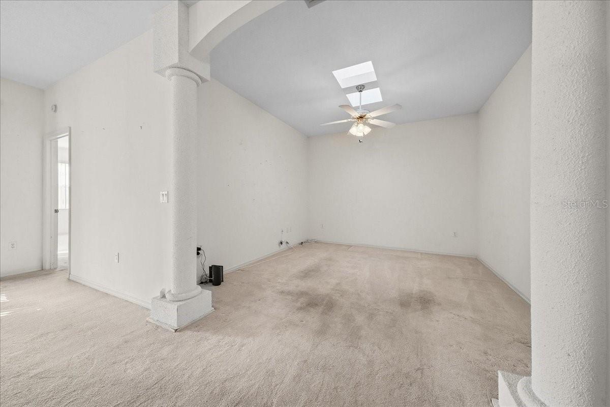 6818 E QUEENSBURY LN