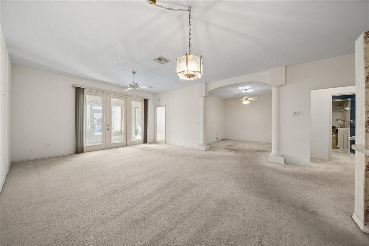 6818 E QUEENSBURY LN