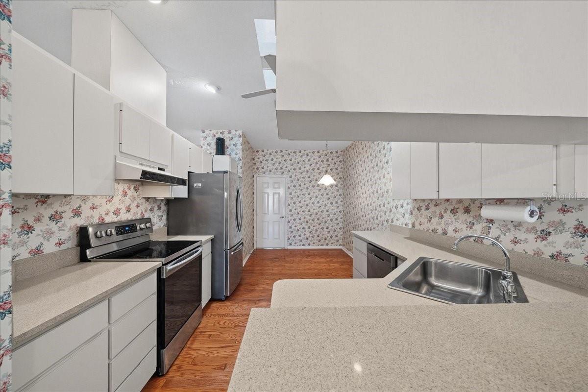 6818 E QUEENSBURY LN