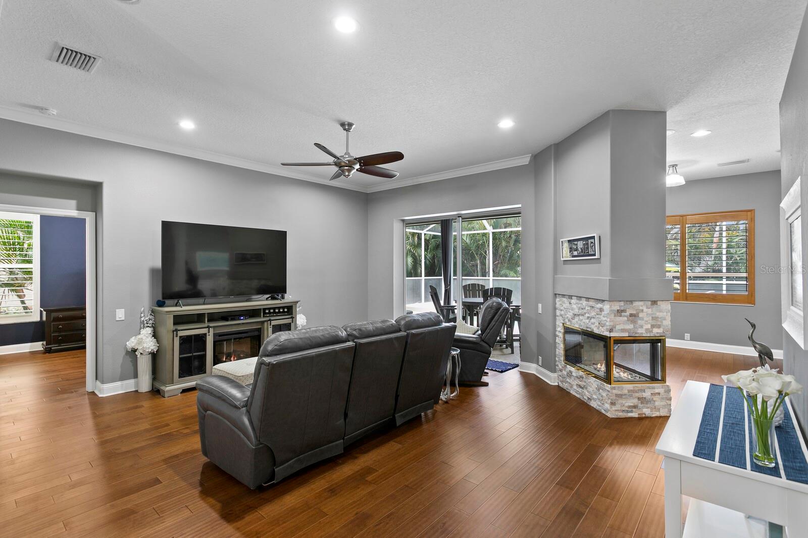 6227 PASADENA POINT BLVD