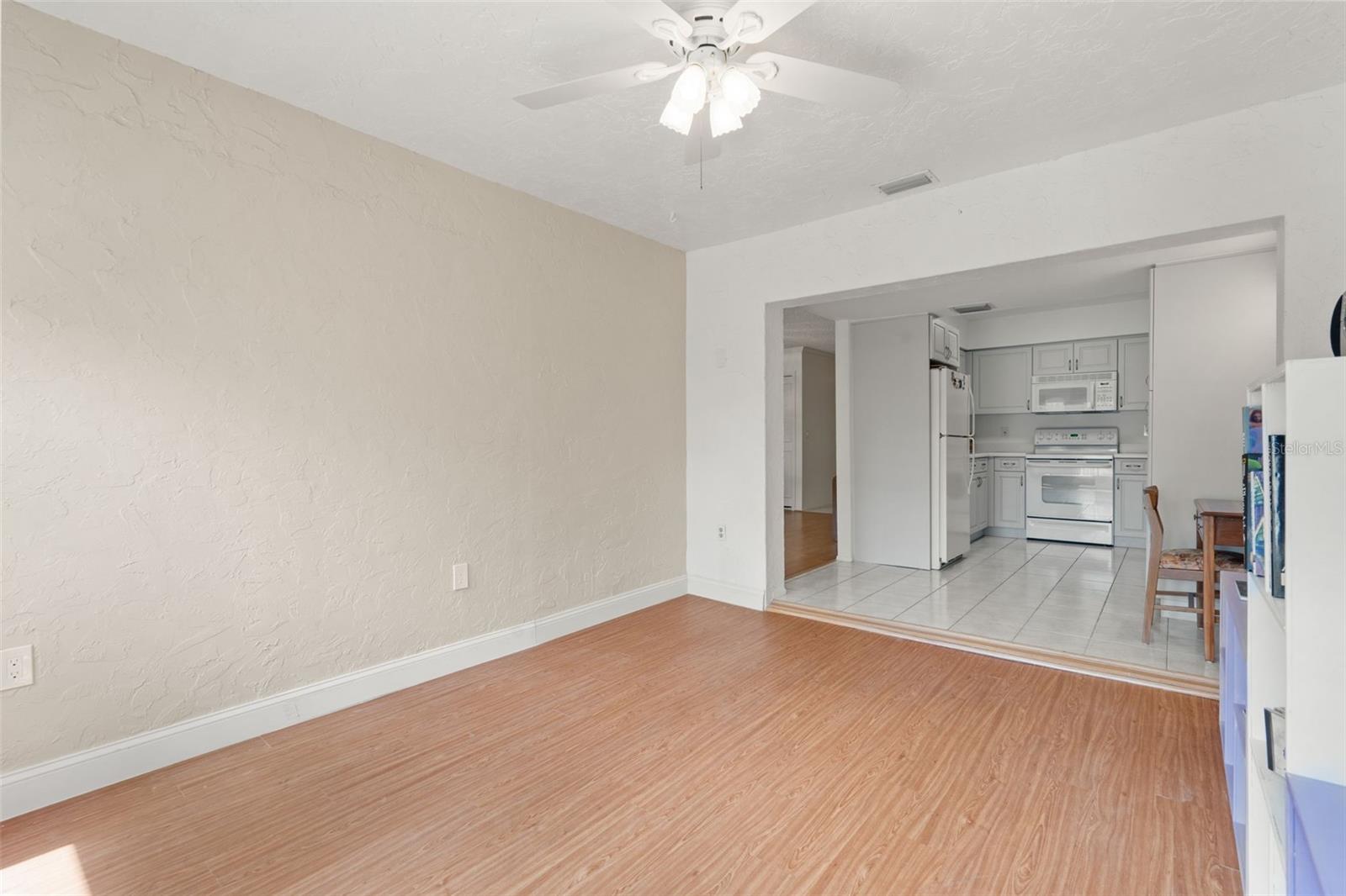 2101 SUNSET POINT RD #203