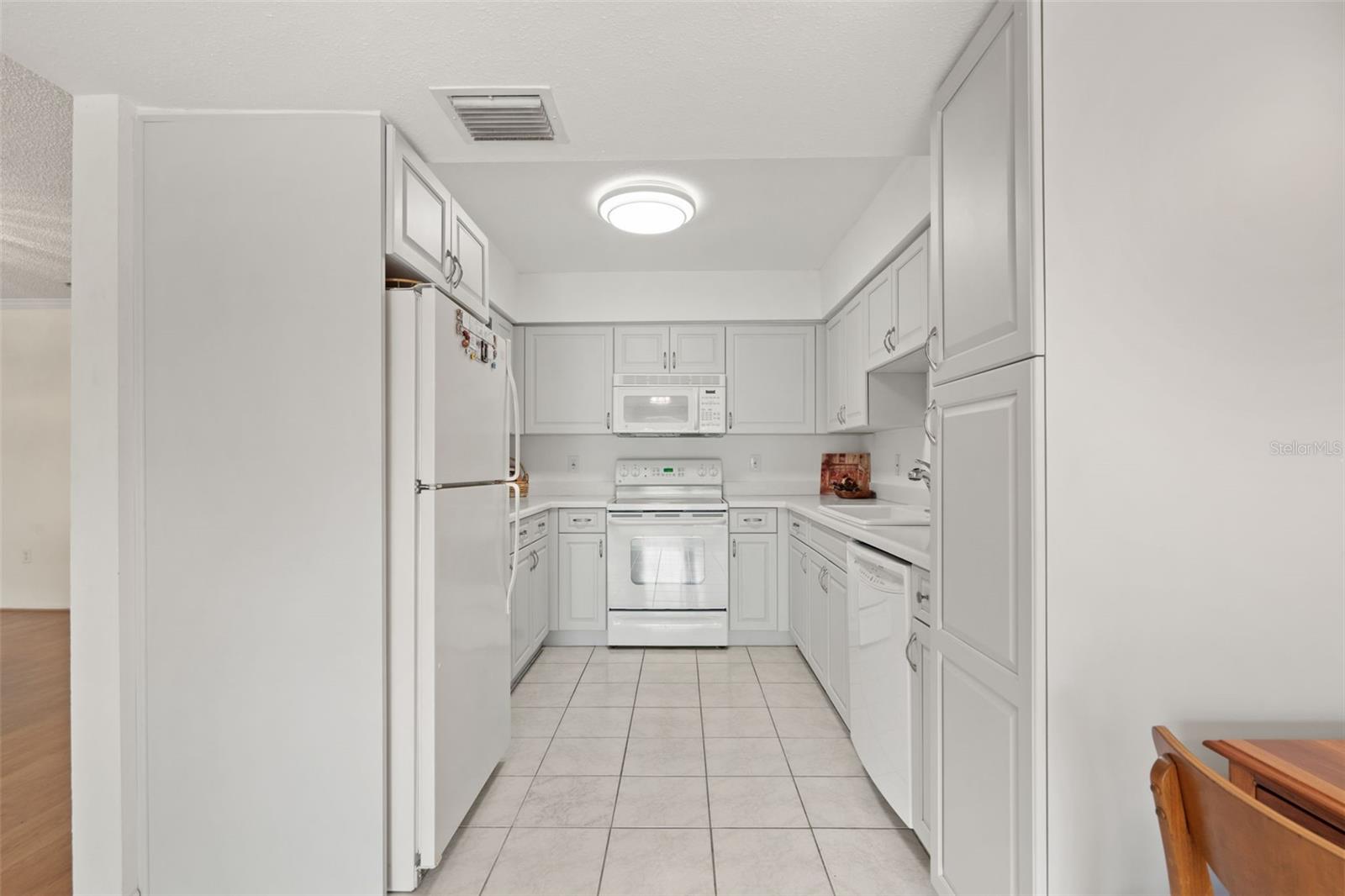 2101 SUNSET POINT RD #203