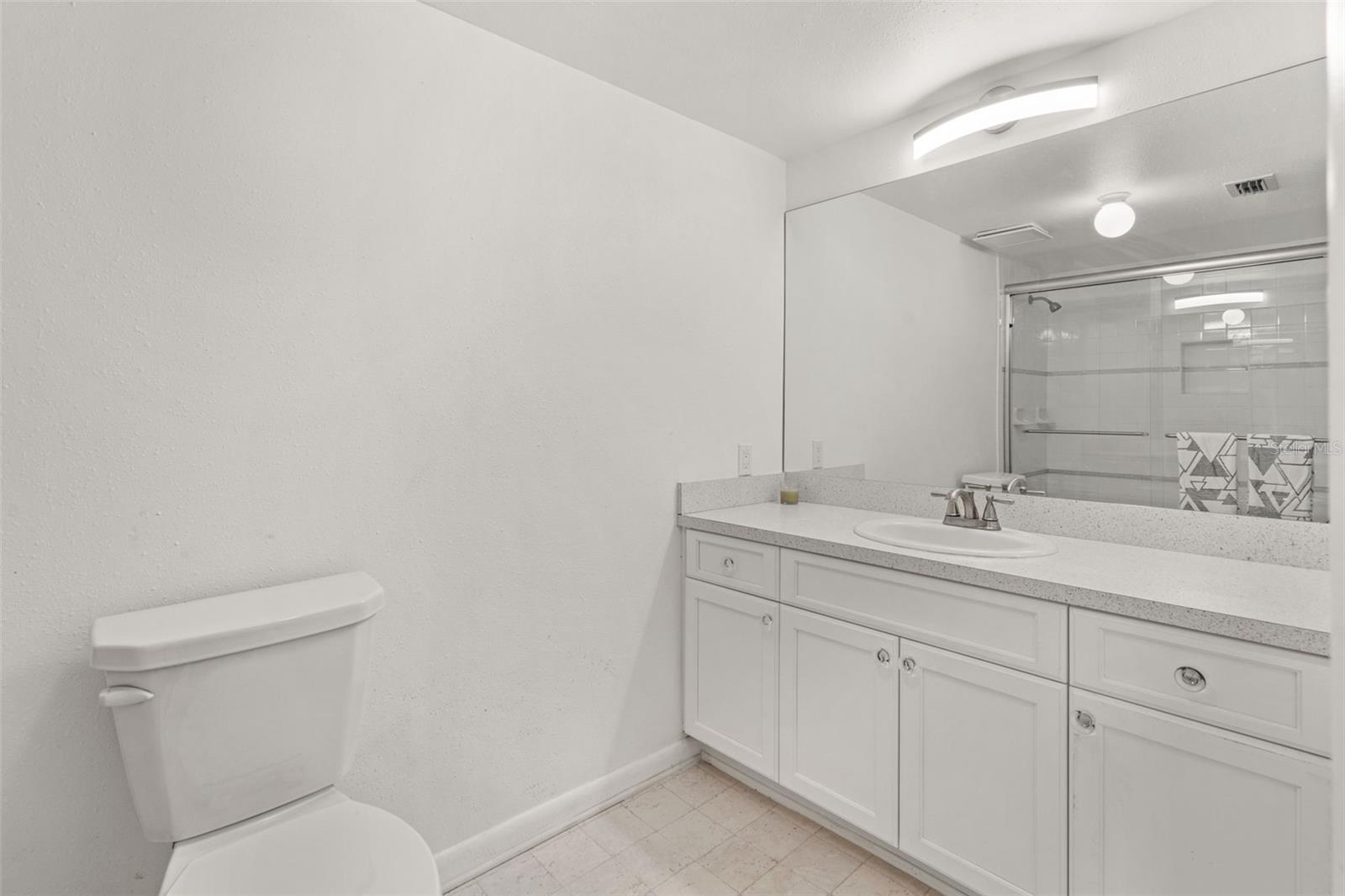 2101 SUNSET POINT RD #203