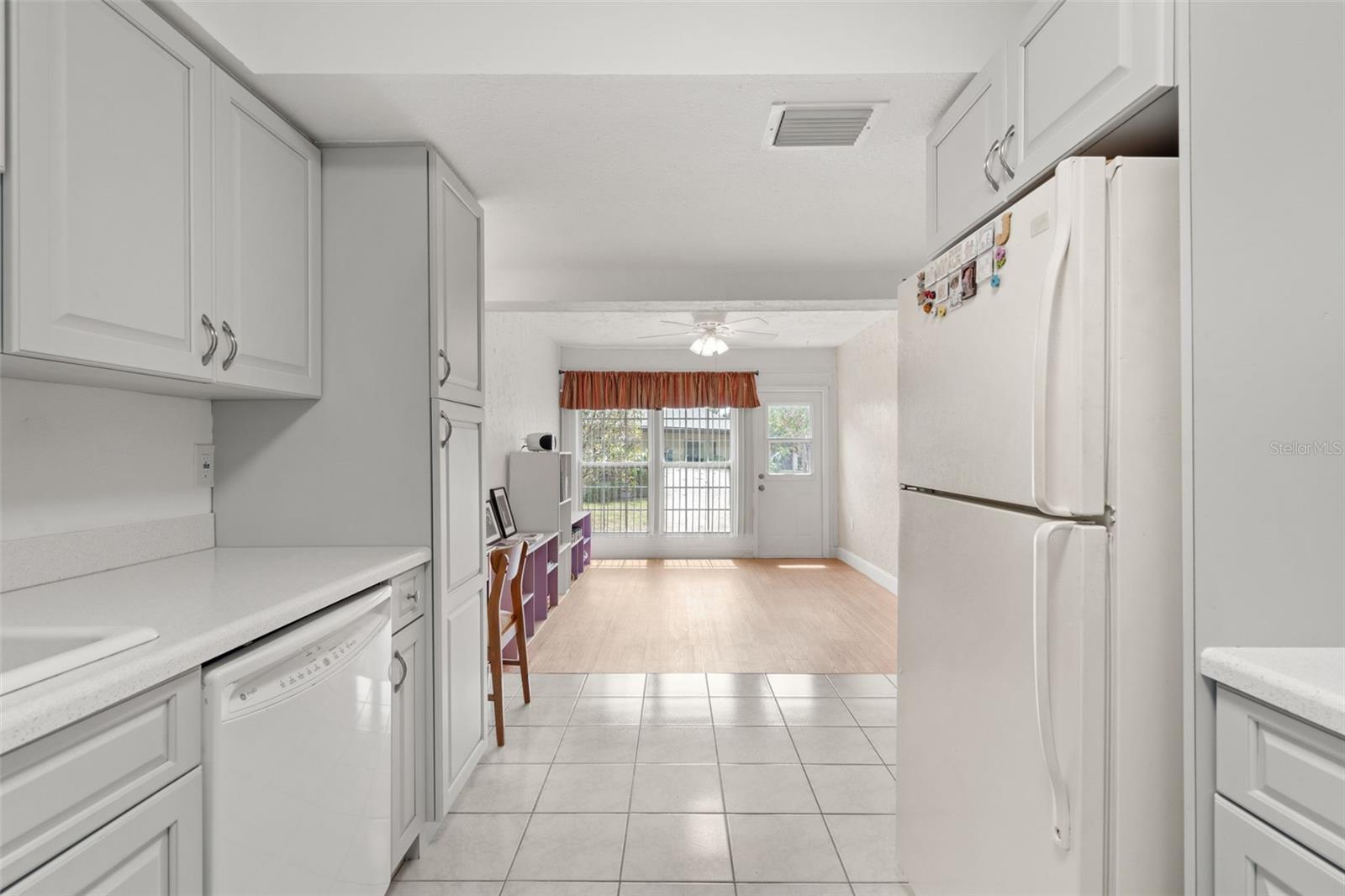 2101 SUNSET POINT RD #203