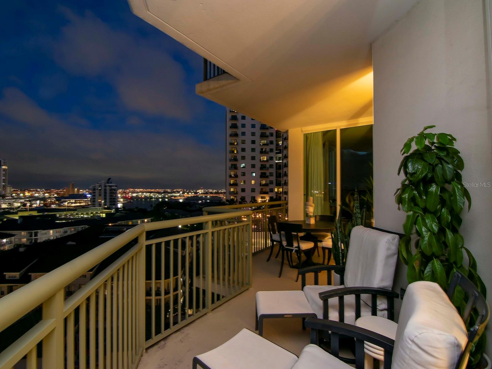 450 KNIGHTS RUN AVE #1107