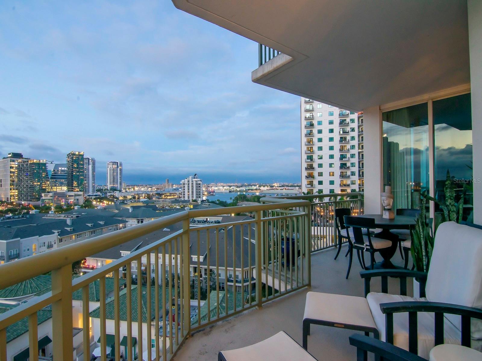 450 KNIGHTS RUN AVE #1107