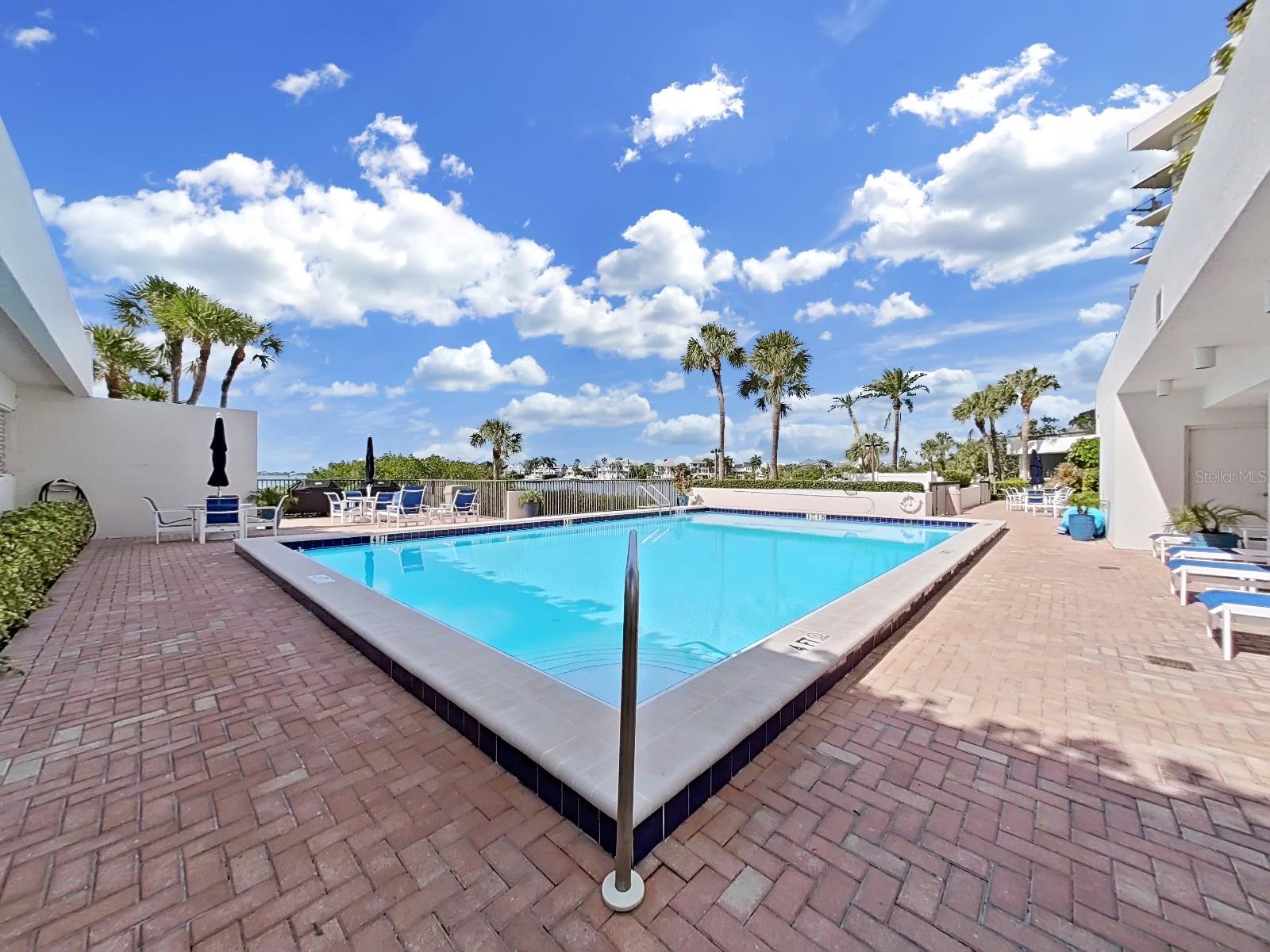 8 BELLEVIEW BLVD #405