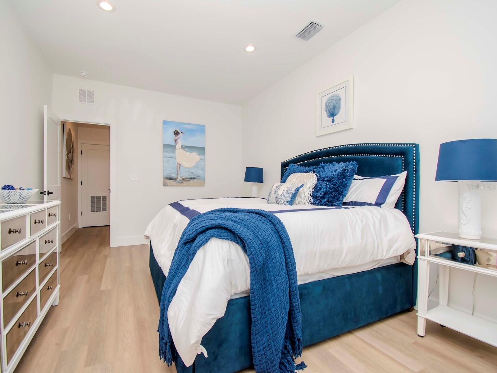 6235 S MANHATTAN AVE #11