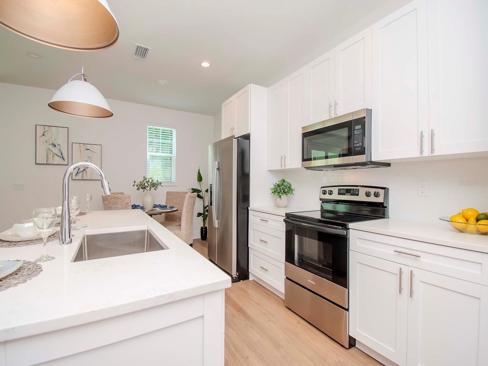 6235 S MANHATTAN AVE #11