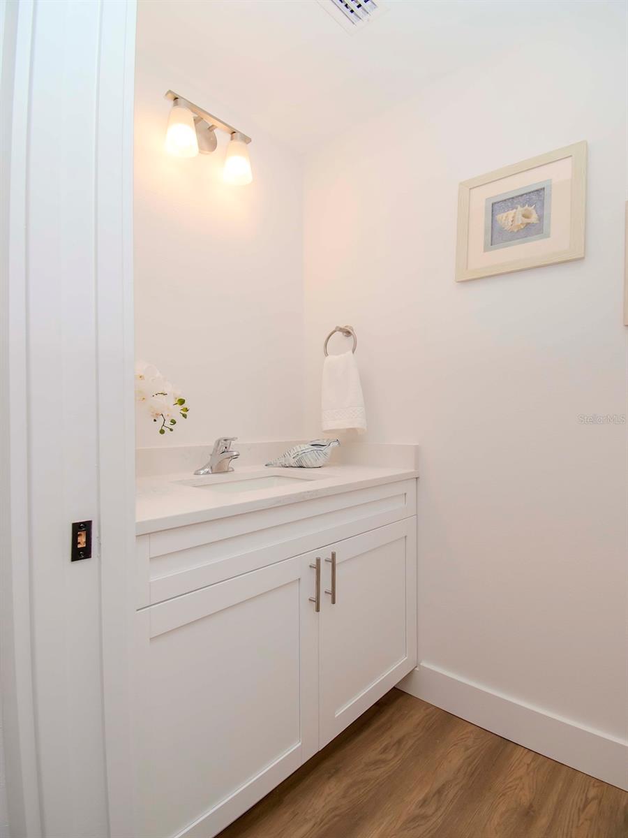 6235 S MANHATTAN AVE #11