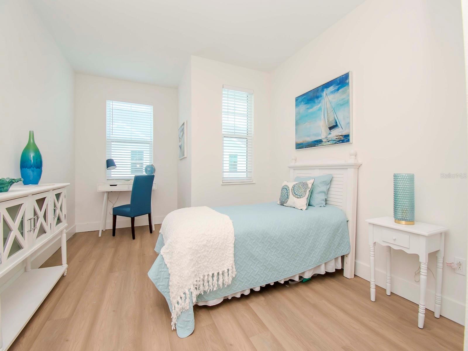 6235 S MANHATTAN AVE #11