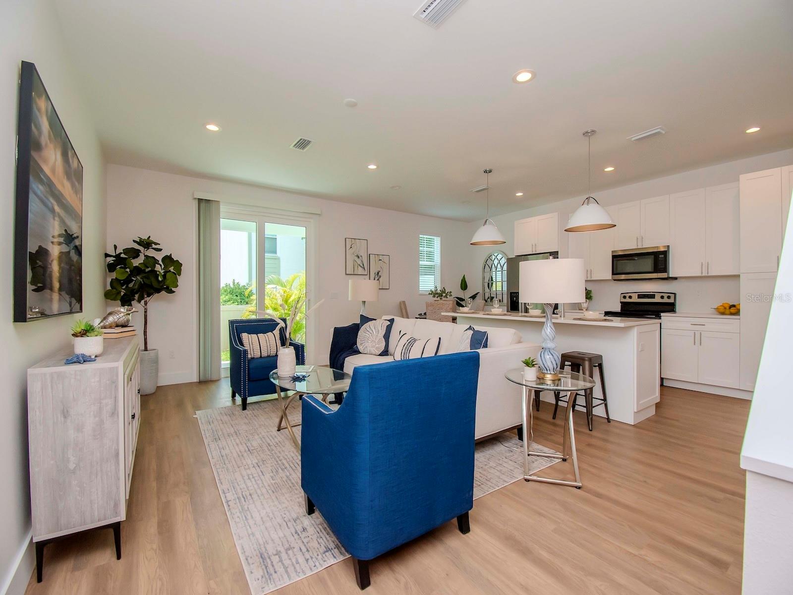 6235 S MANHATTAN AVE #11