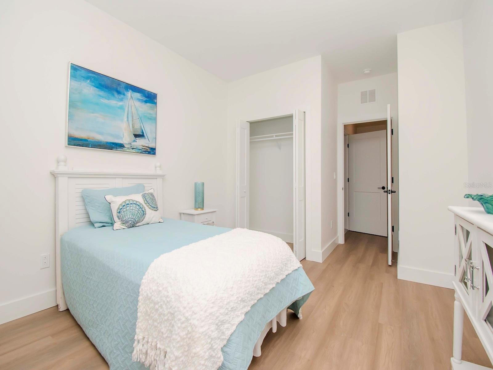 6235 S MANHATTAN AVE #11