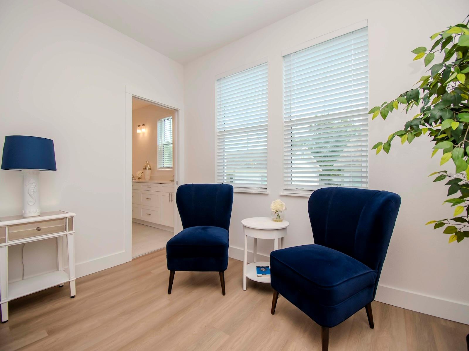 6235 S MANHATTAN AVE #11