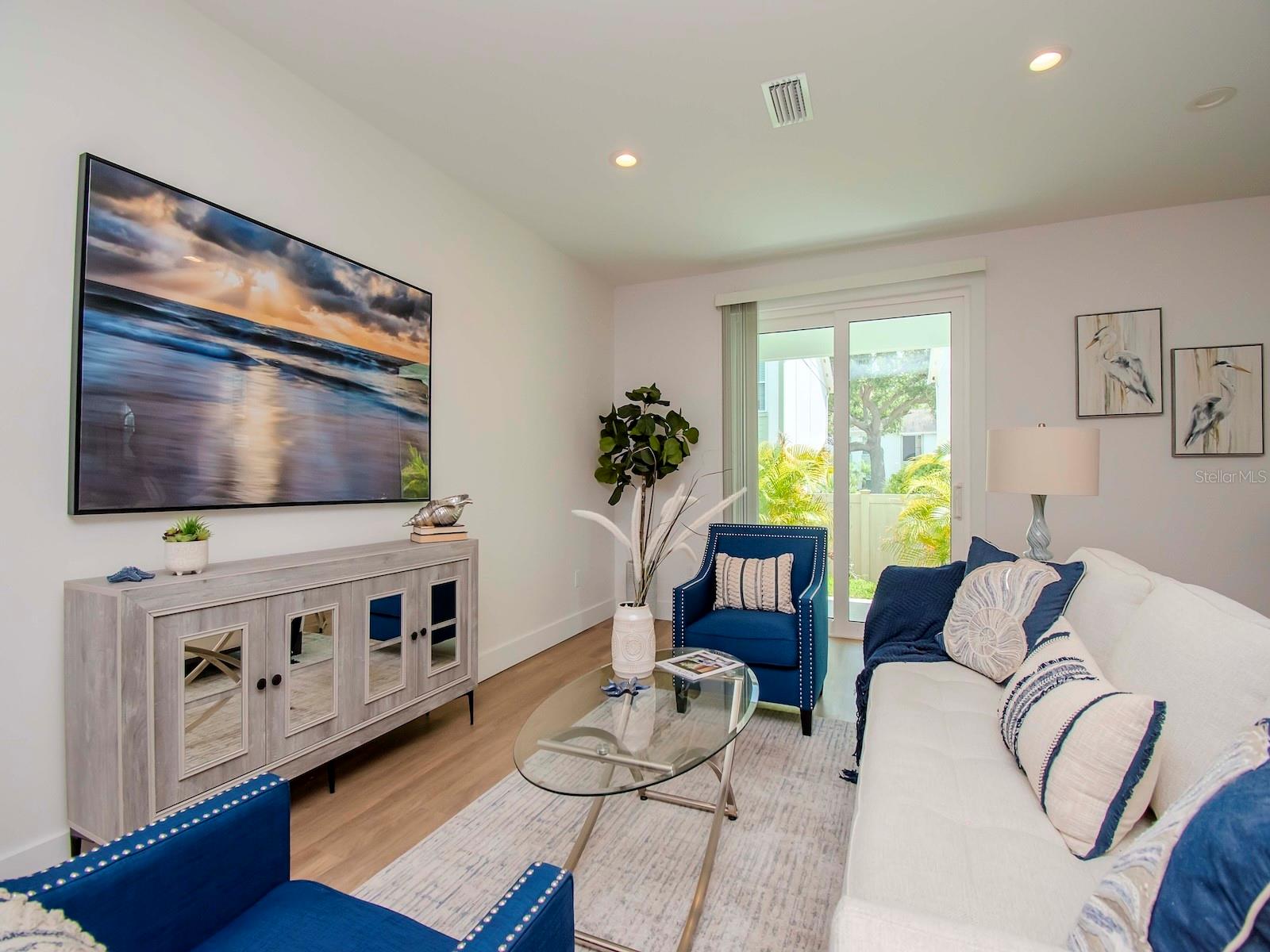 6235 S MANHATTAN AVE #11