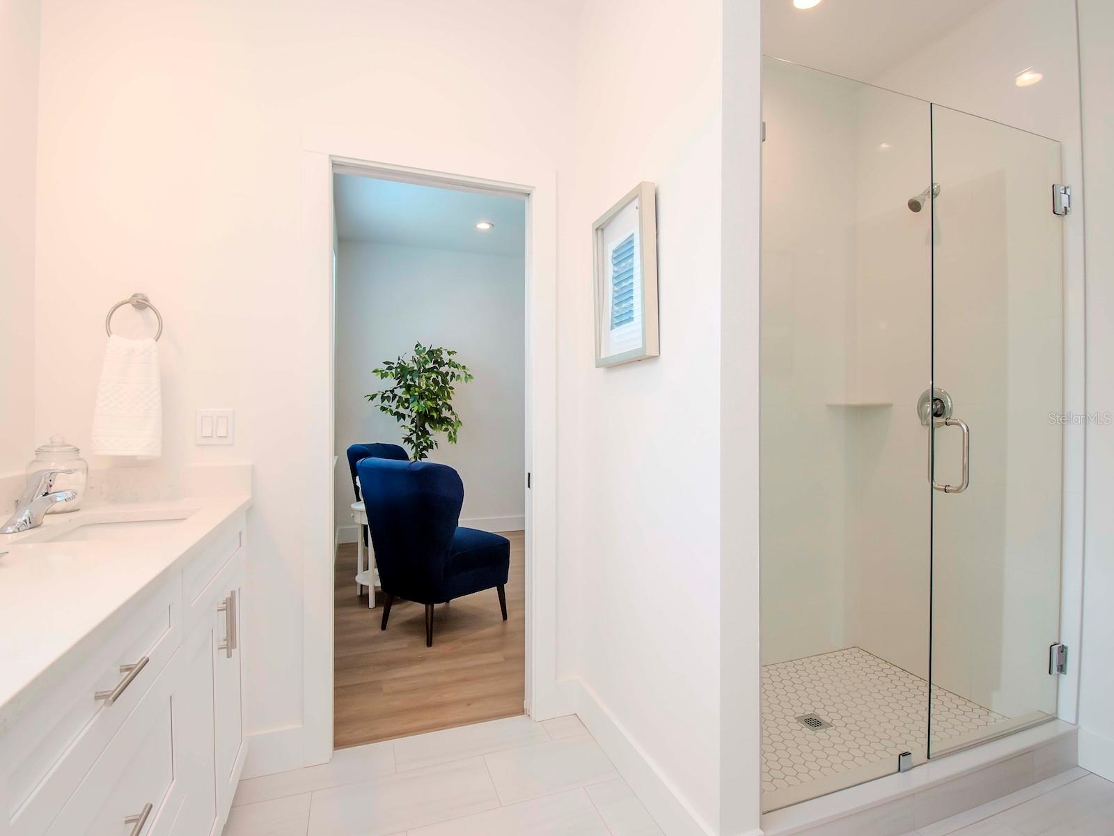 6235 S MANHATTAN AVE #11