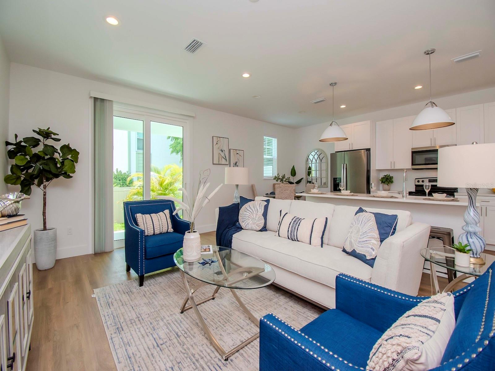 6235 S MANHATTAN AVE #11