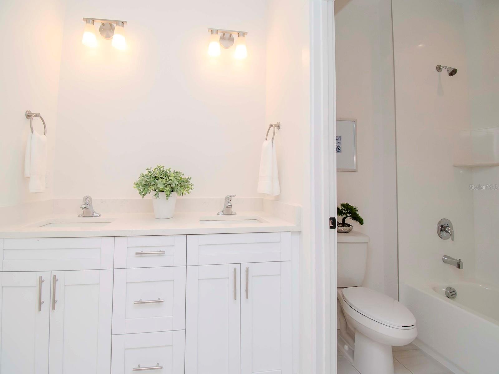 6235 S MANHATTAN AVE #11