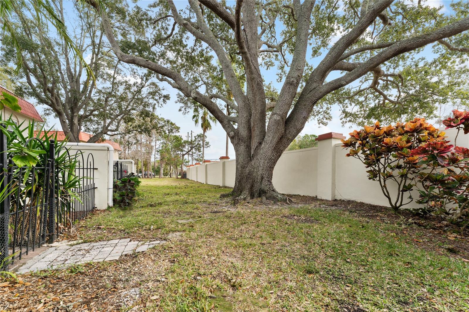 2700 BAYSHORE BLVD #588