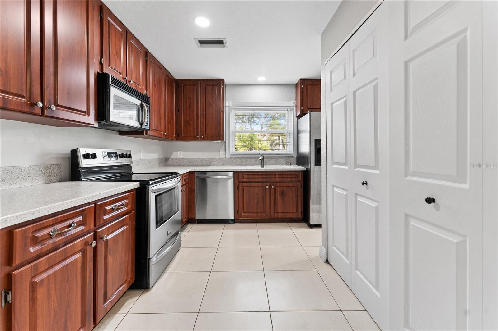 2700 BAYSHORE BLVD #588