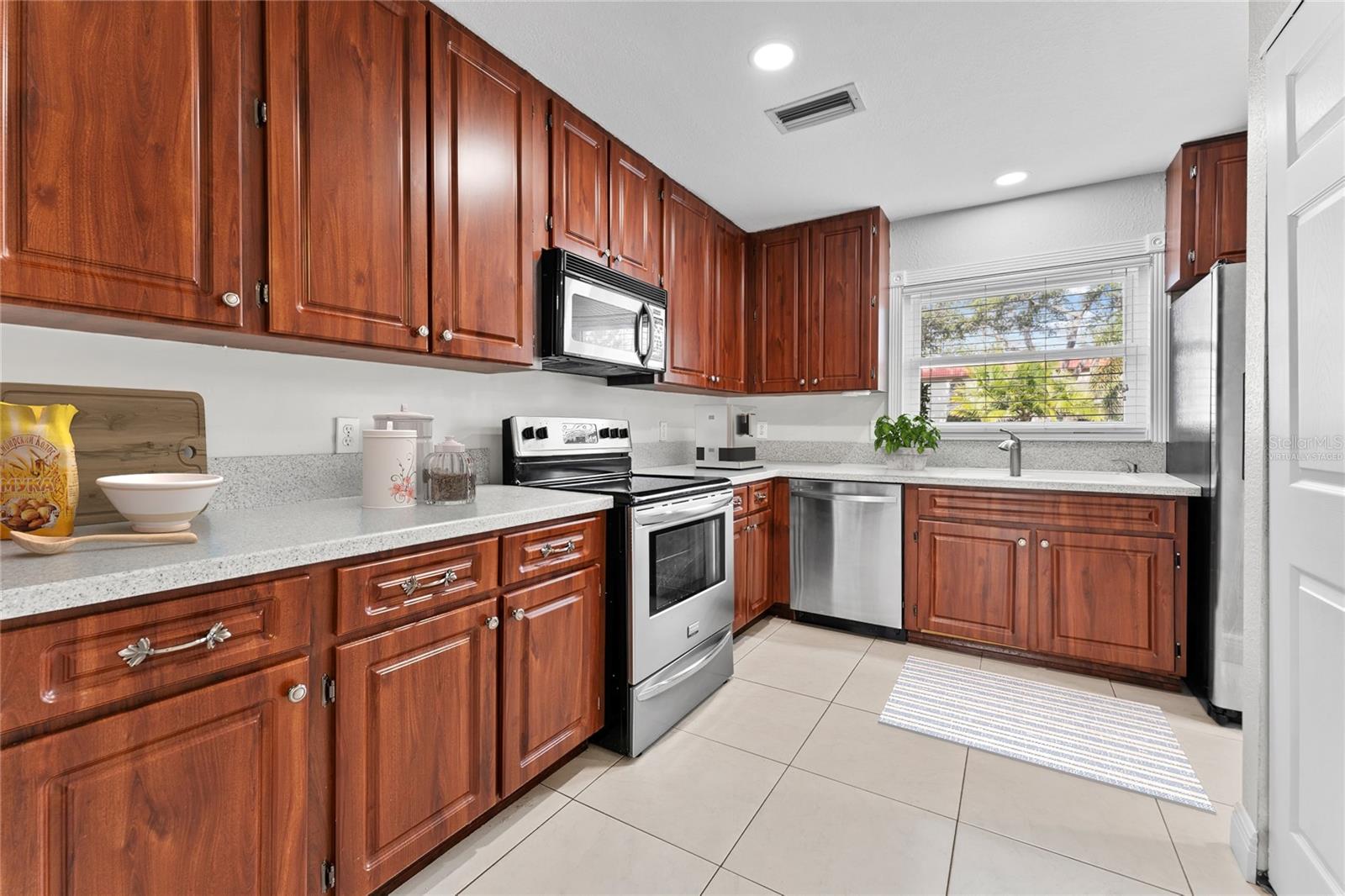 2700 BAYSHORE BLVD #588