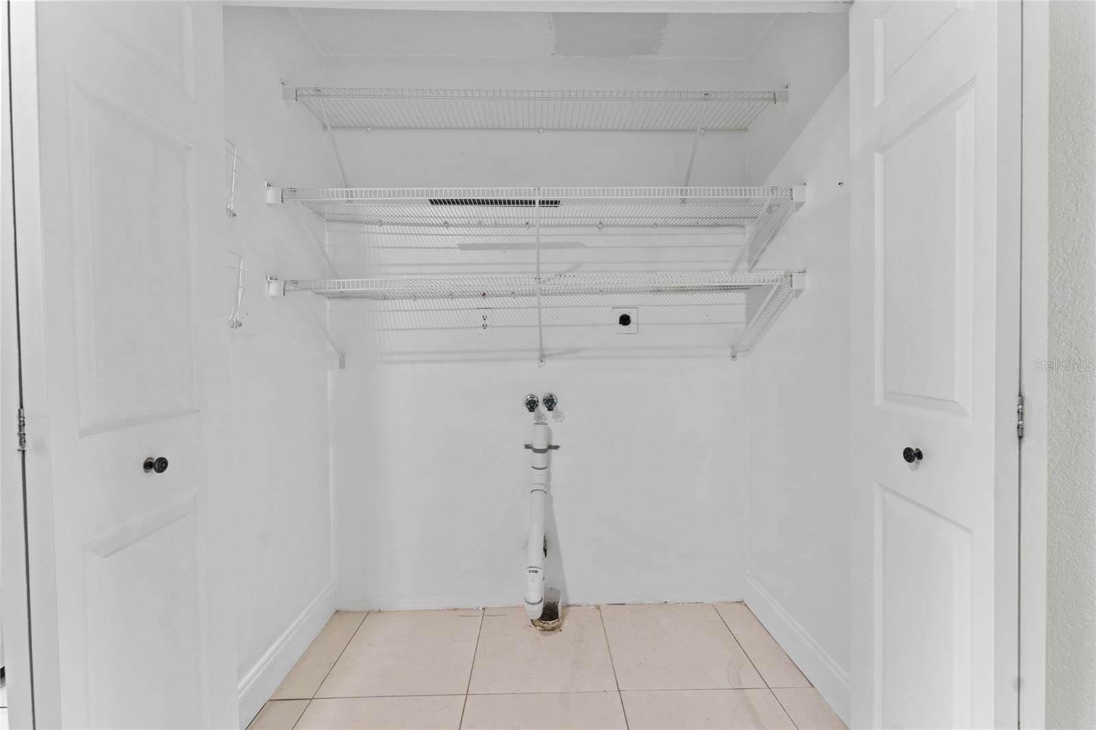 2700 BAYSHORE BLVD #588