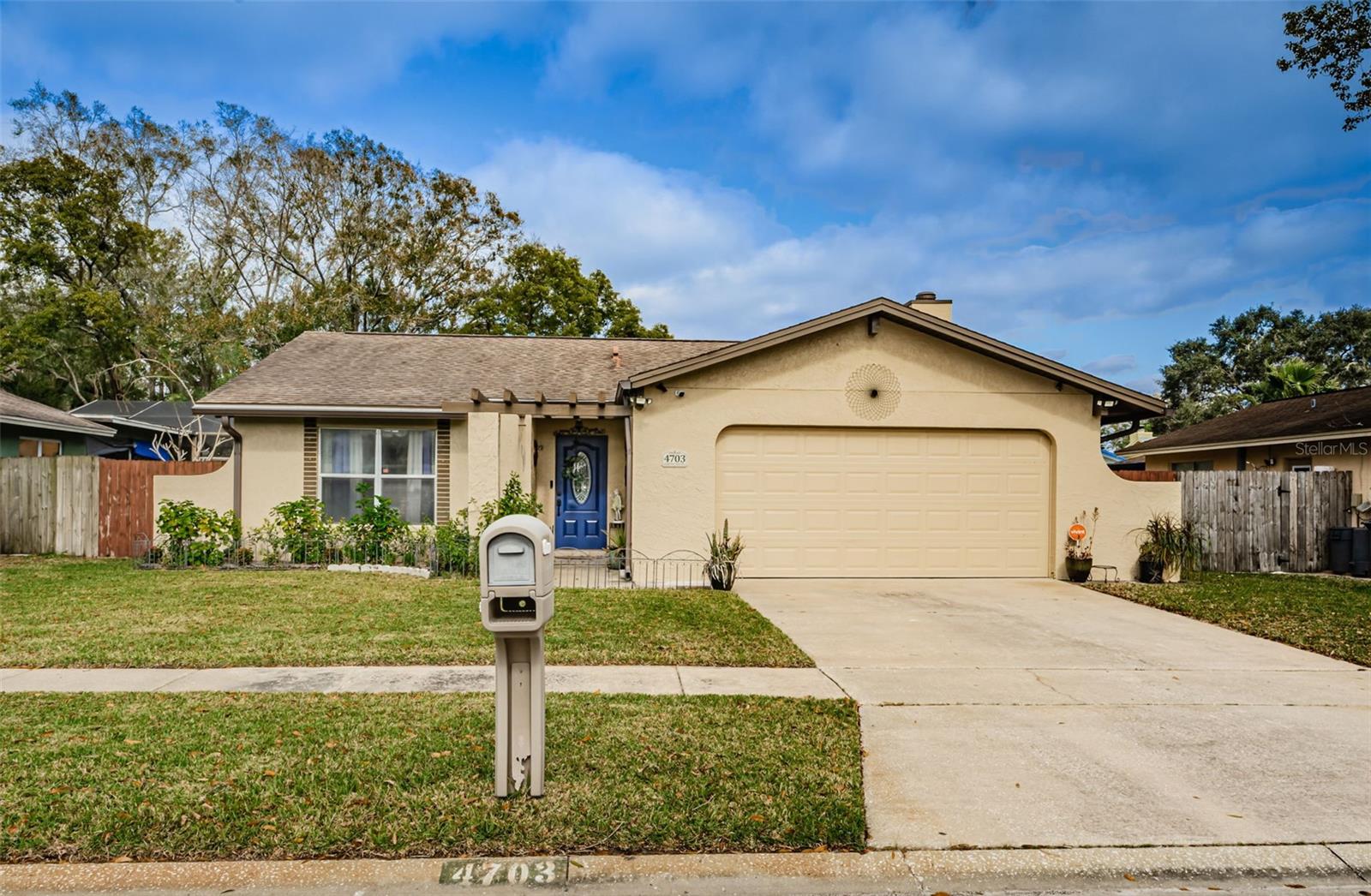 4703 CYPRESS TREE DR