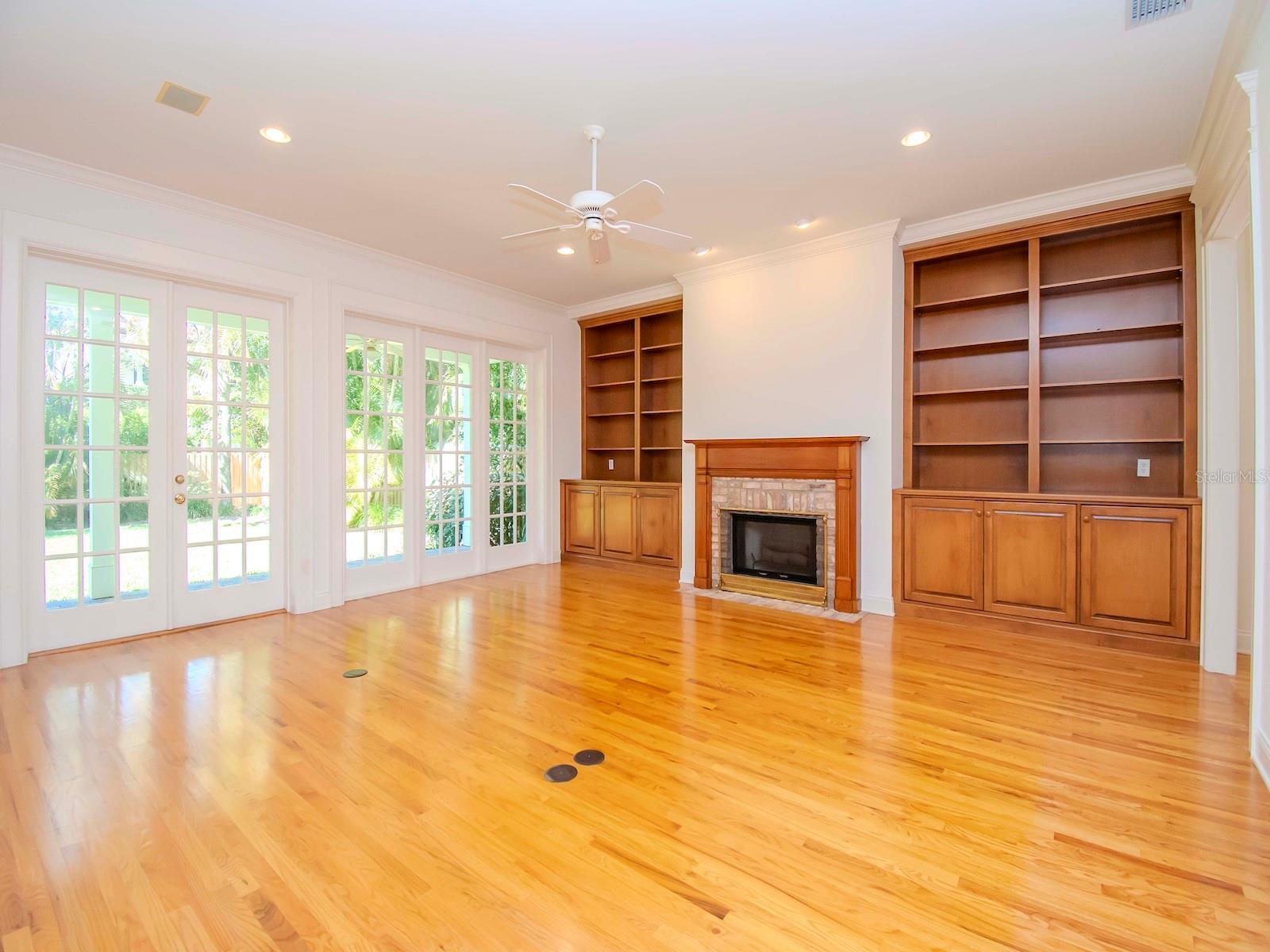 4417 W CULBREATH AVE