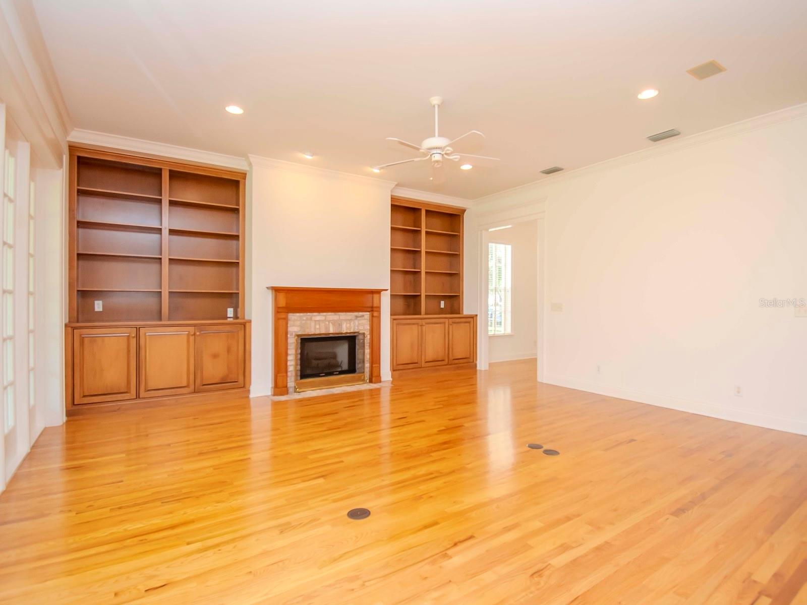 4417 W CULBREATH AVE