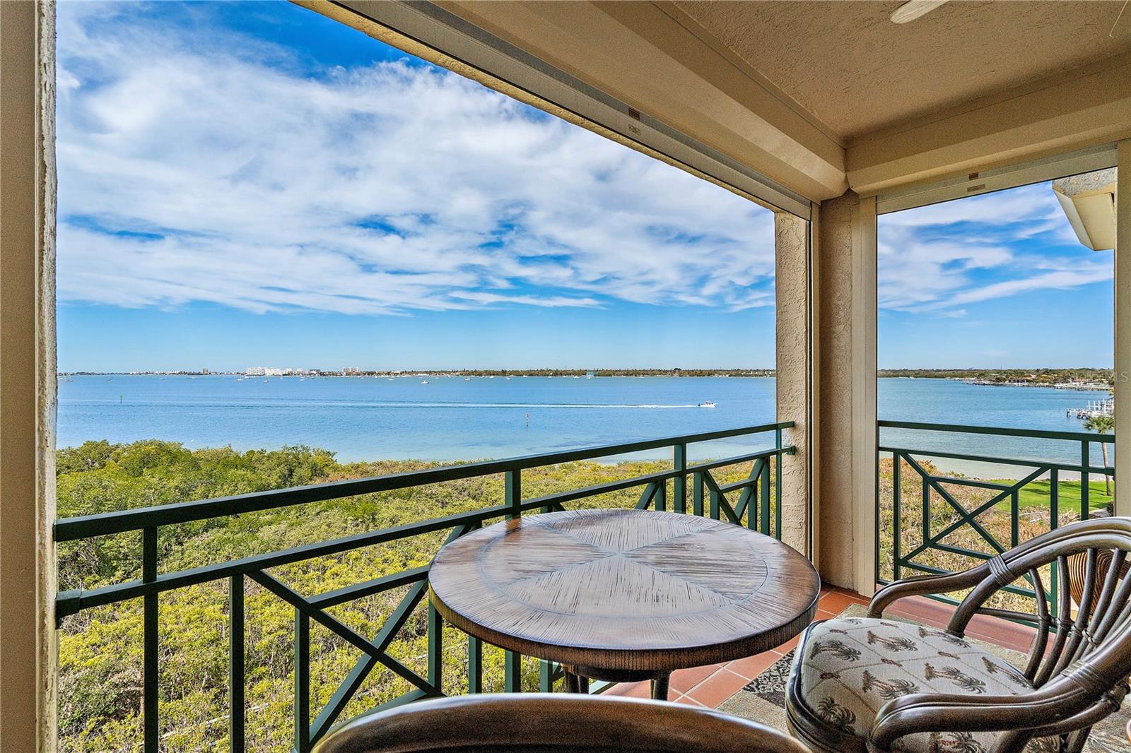 4737 DOLPHIN CAY LN S #407