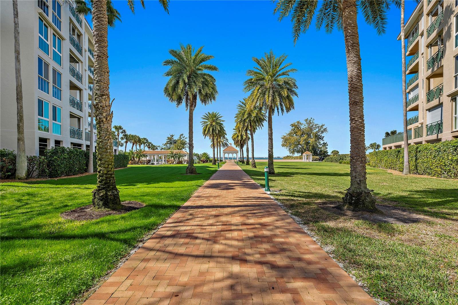 4737 DOLPHIN CAY LN S #407