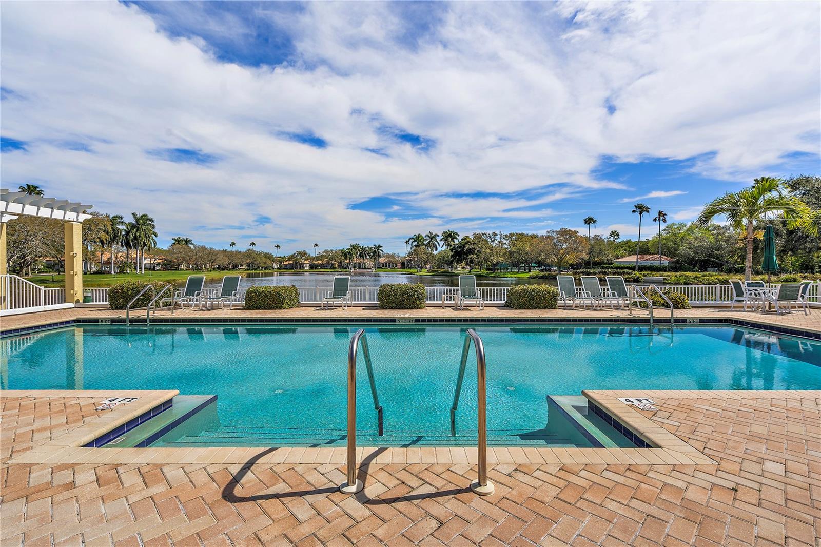 4737 DOLPHIN CAY LN S #407