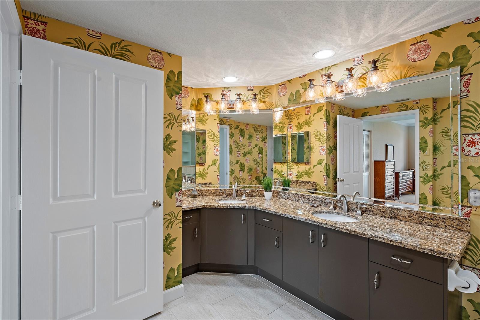 4737 DOLPHIN CAY LN S #407