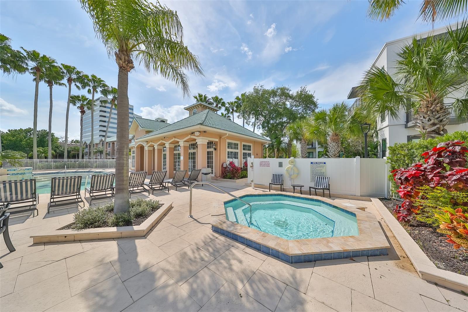 1215 BAY CLUB CIR #1215