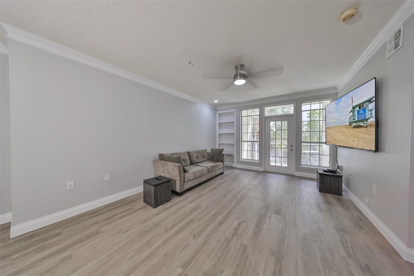 1215 BAY CLUB CIR #1215