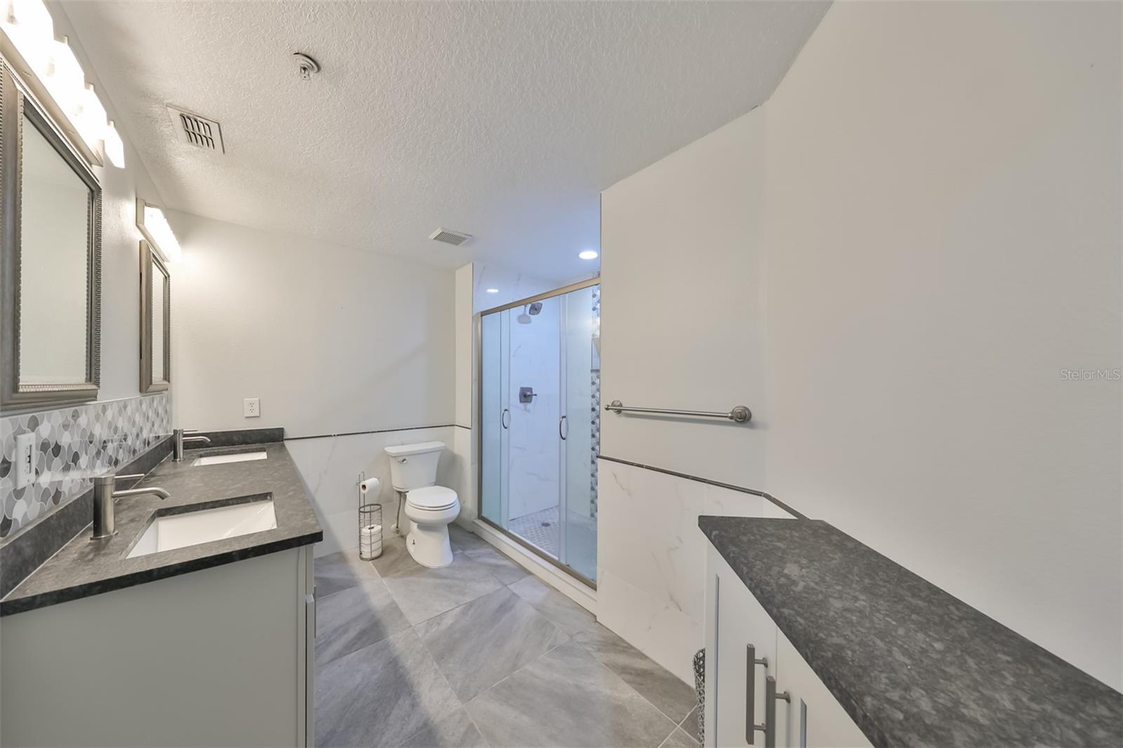 1215 BAY CLUB CIR #1215