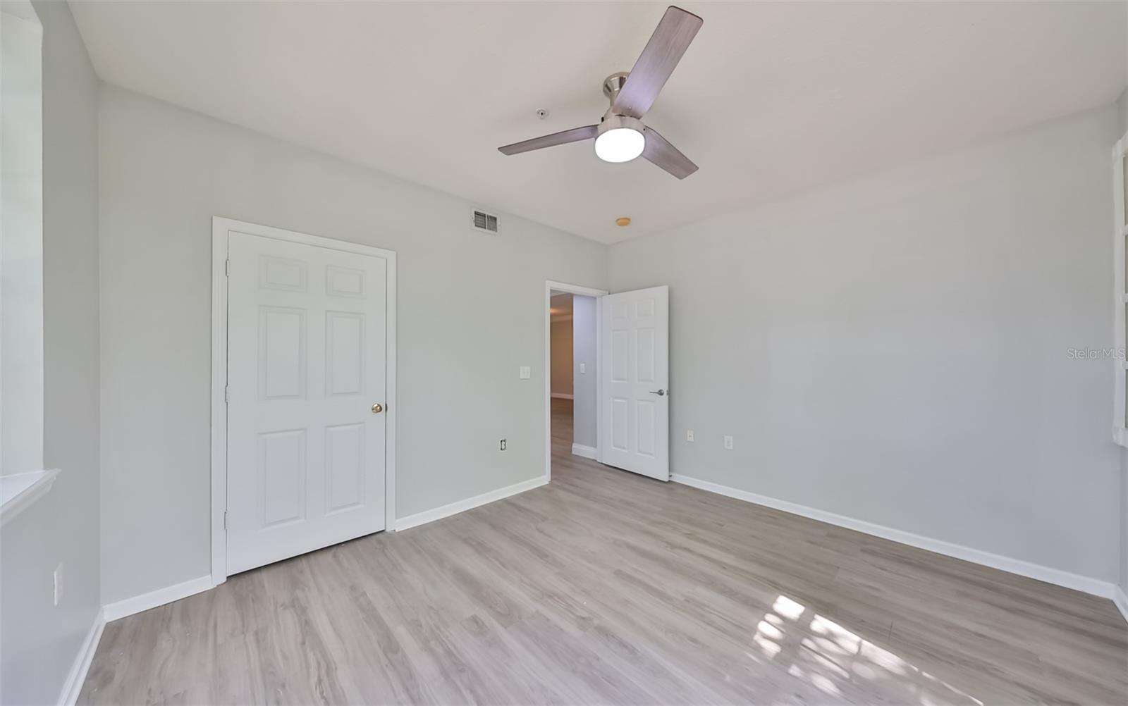 1215 BAY CLUB CIR #1215