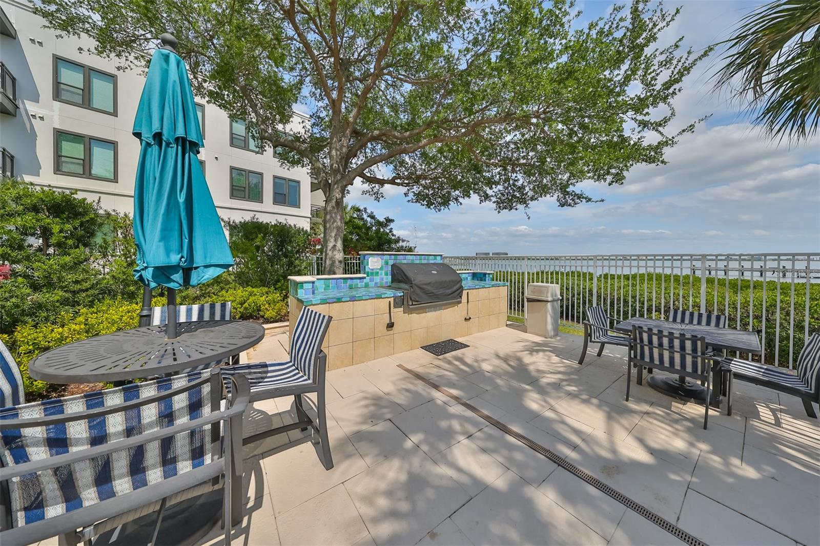 1215 BAY CLUB CIR #1215