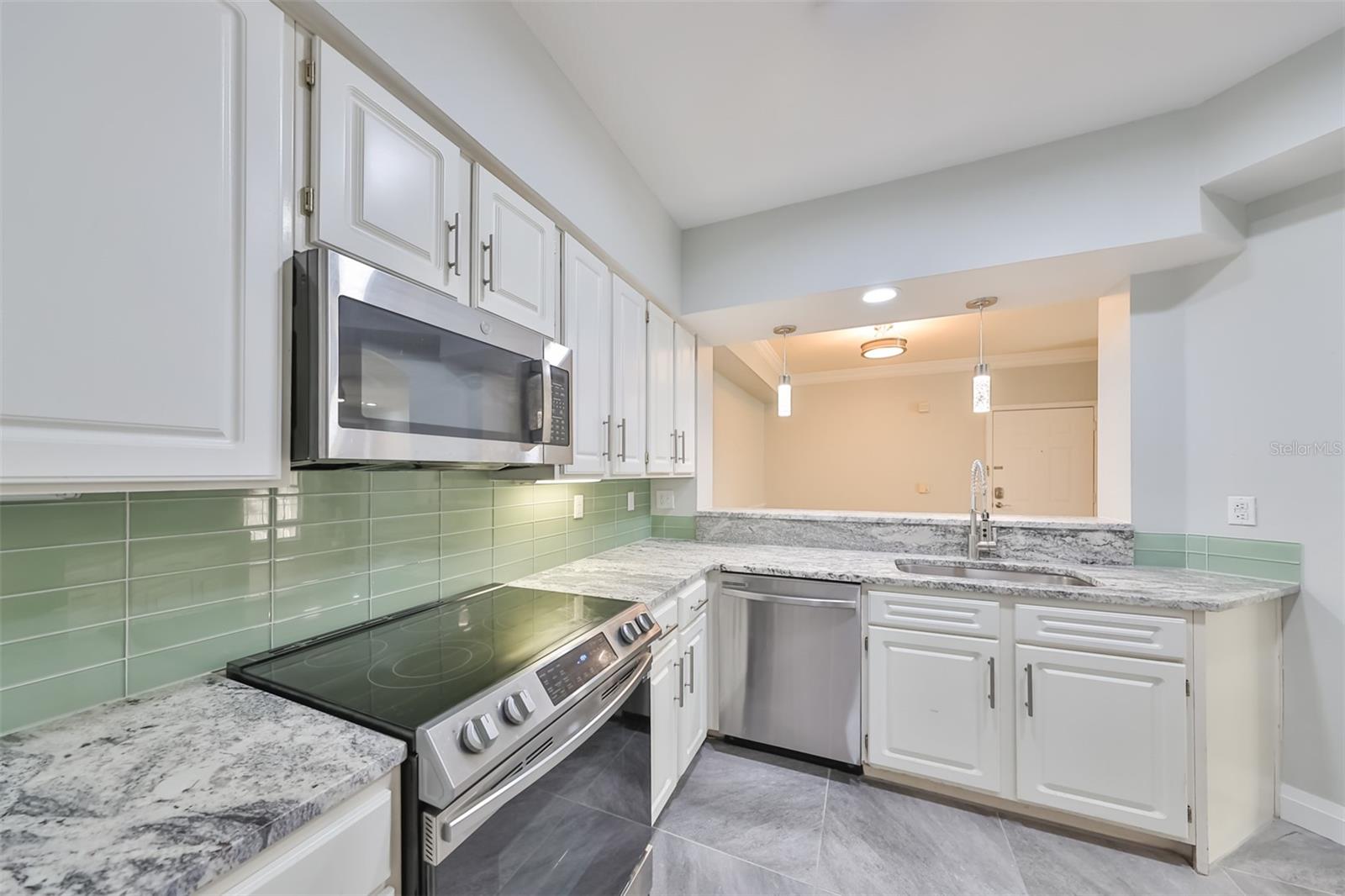 1215 BAY CLUB CIR #1215